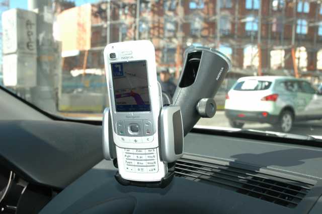 The Nokia 6610 Navigator in action